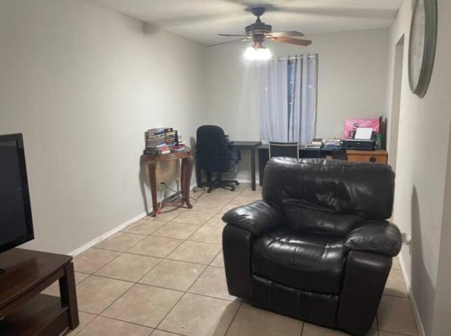 Great Getaway 2 Story Home! Harlingen Tx Ngoại thất bức ảnh