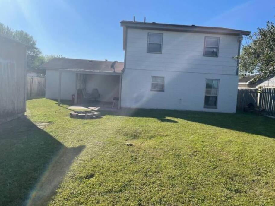 Great Getaway 2 Story Home! Harlingen Tx Ngoại thất bức ảnh